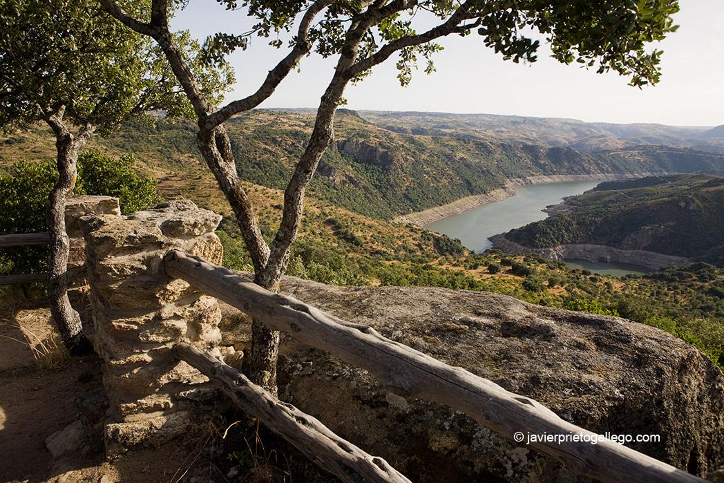 El Duero desde el mirador de Las Ecaleras. Fermoselle. Comarca de Sayago. Arribes zamoranos. Zamora. España. © Javier Prieto Gallego