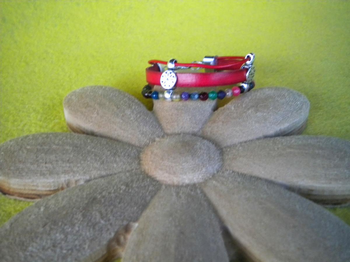 manualidades caseras faciles regalo dia de la madre pulseras cuero y cristal roja