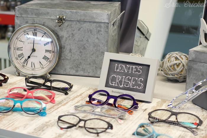 mesa con lentes grises transitions