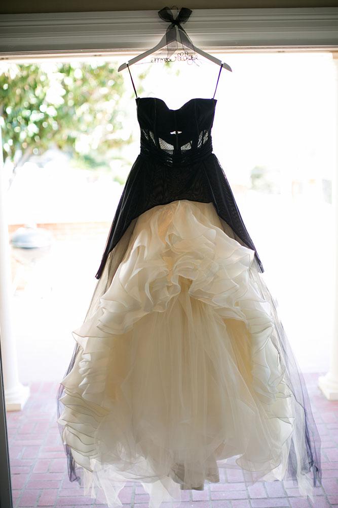 Monochrome-and-rustic-wedding-4