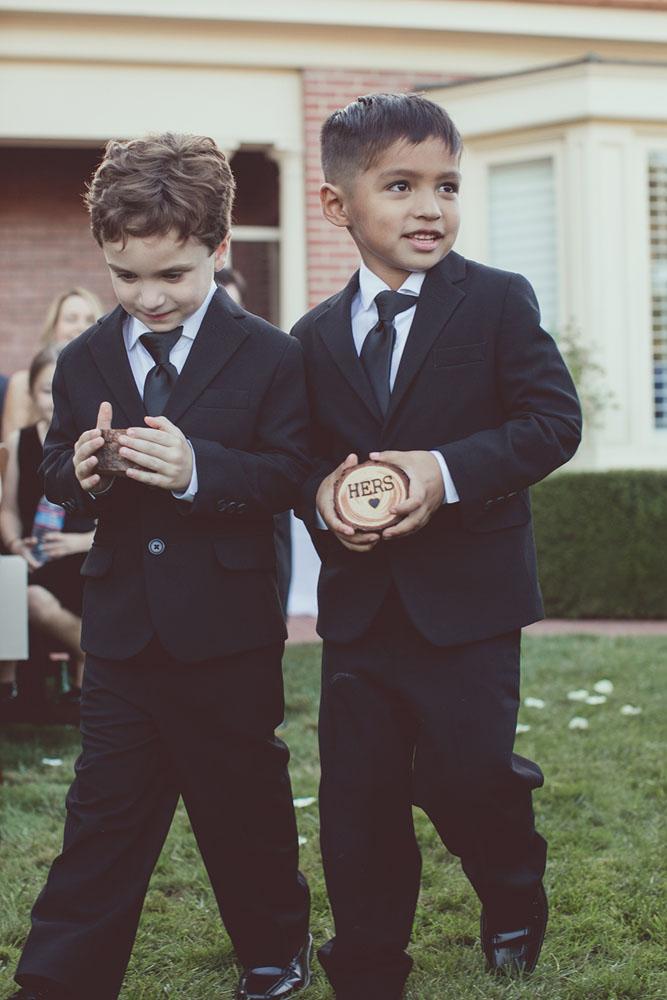 Monochrome-and-rustic-wedding-27