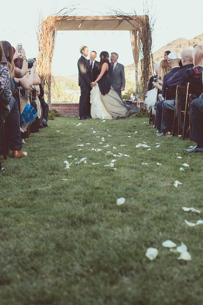 Monochrome-and-rustic-wedding-29