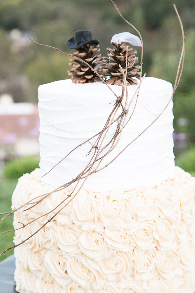 Monochrome-and-rustic-wedding-37