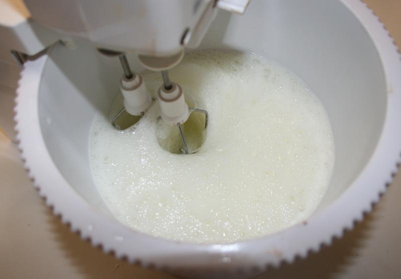 03. clara de huevo para pastel sacher en blog de fitness