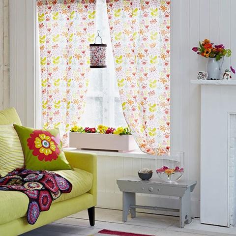 Bright-Floral-Living-Room-Country-Homes-and-Interiors-Housetohome - copia