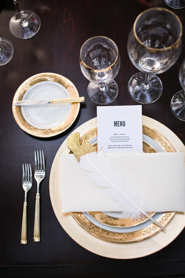 mesa decorada en color oro