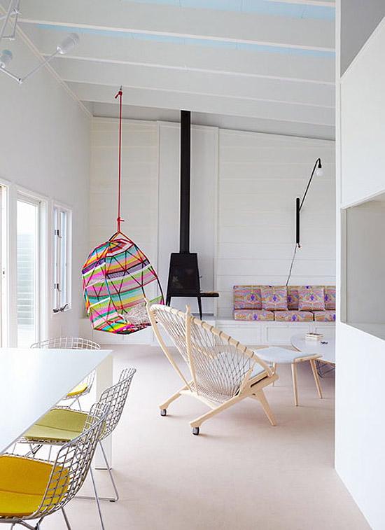 columpio en casa de colores