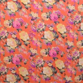 saten-estampado-flor-fondo-rojo