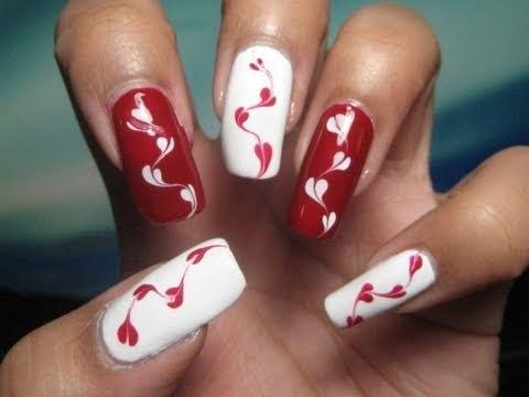 uñas largas con corazones