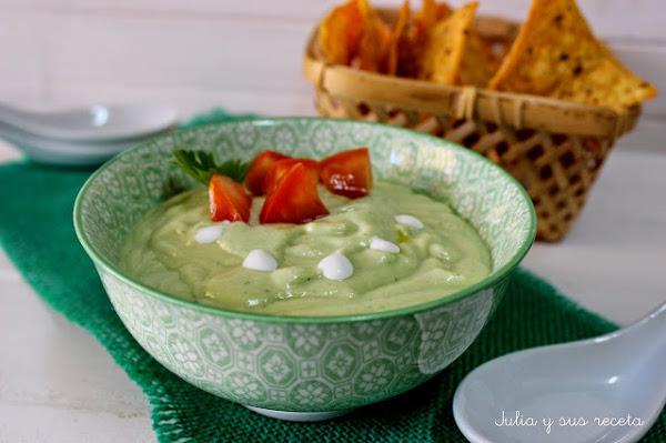 Sopa-fria-de-aguacate