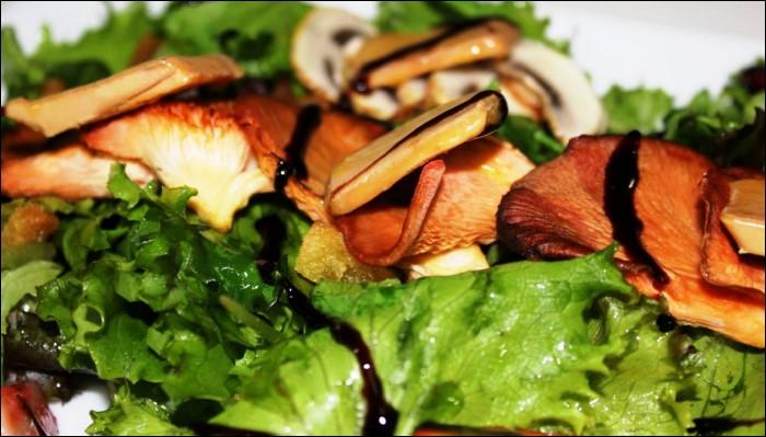 Ensalada-de-hongos-con-fresas-y-foie-portada