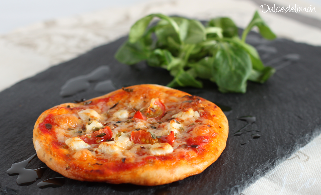 Pizza basica de masa esponjosa