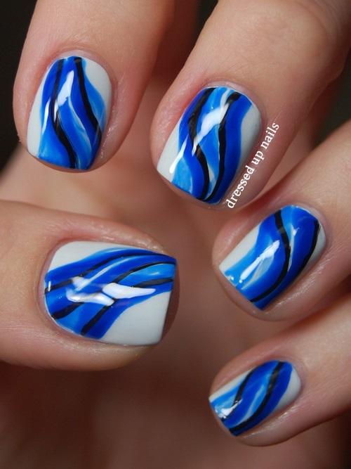 uñas decoradas con azul