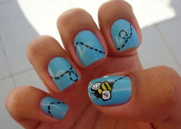 uñas de abejita azul