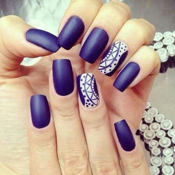 uñas pintadas azul dy blanco