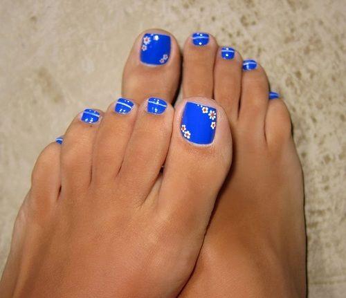 uñas azules en los pies