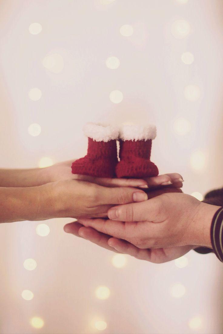 Christmas Pregnancy Announcement | Yim Photography