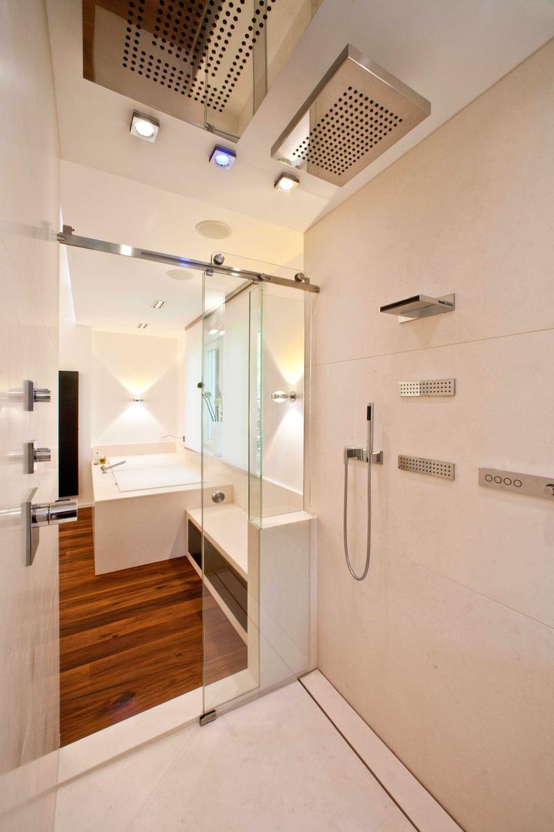 En la ducha se pueden establecer temperaturas, regular la luz o incluso crear listas de reproducción de música.