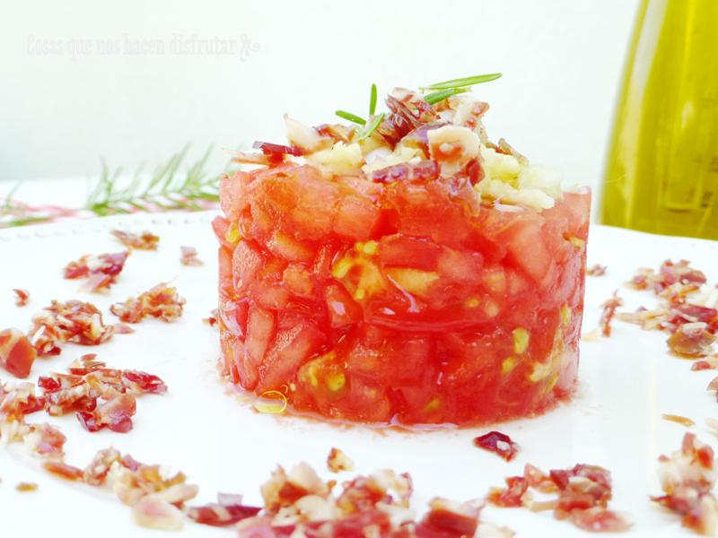 Tartar de tomate y virutas de jamón con aroma de romero para Love my Salad