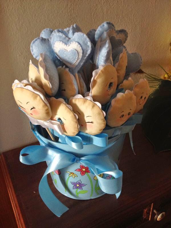 Manualidades Caseras Inma_ Recuerdos bautizo caras y corazones en cubo decorado