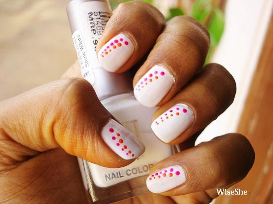 decoracion de uñas blanco con pepitas