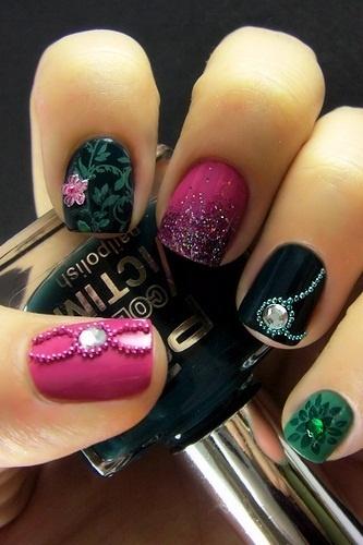 uñas de colores con piedras