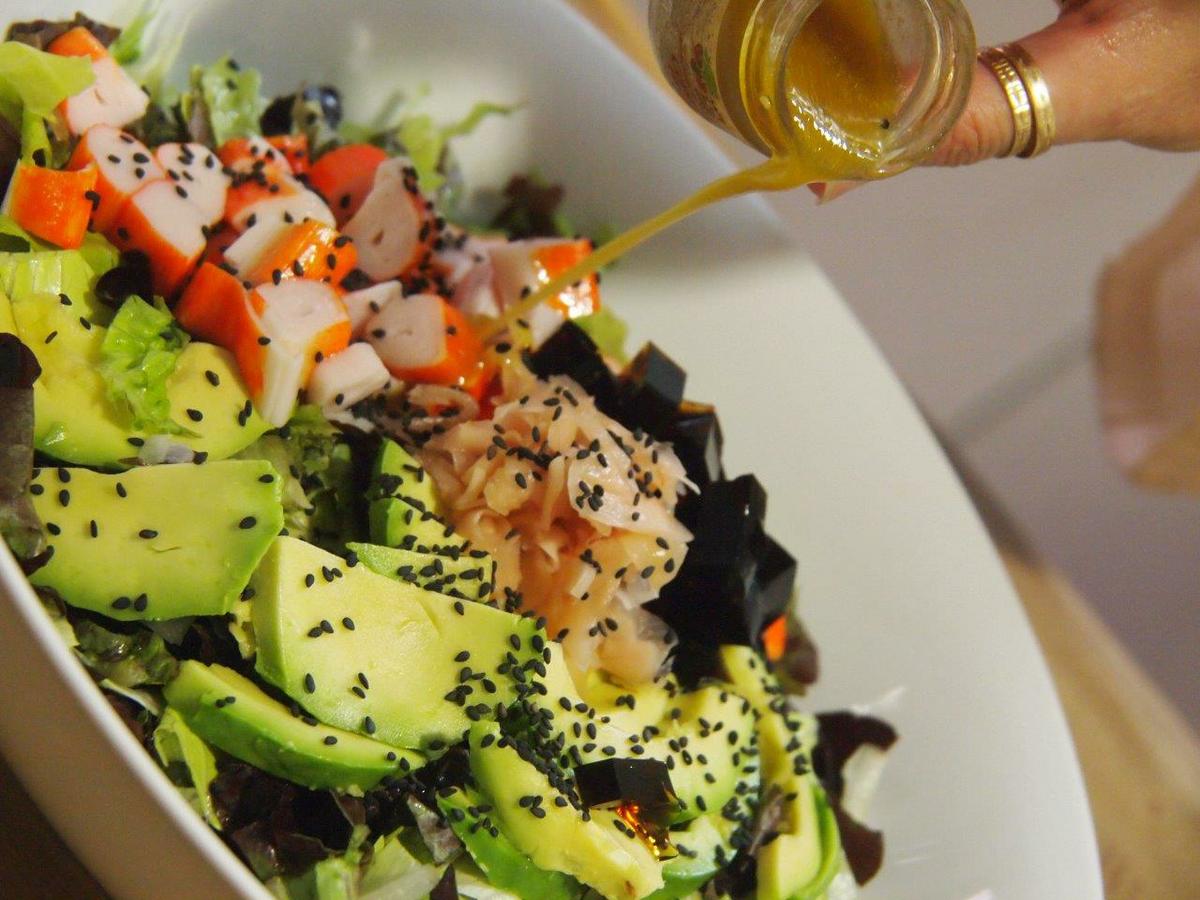 Ensalada de surimi y aguacate