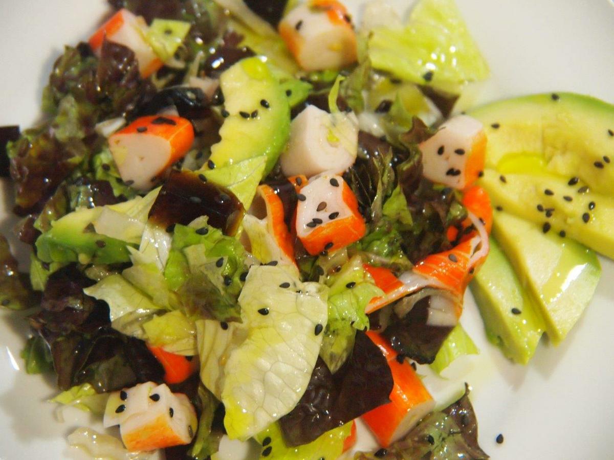 Ensalada de surimi y aguacate