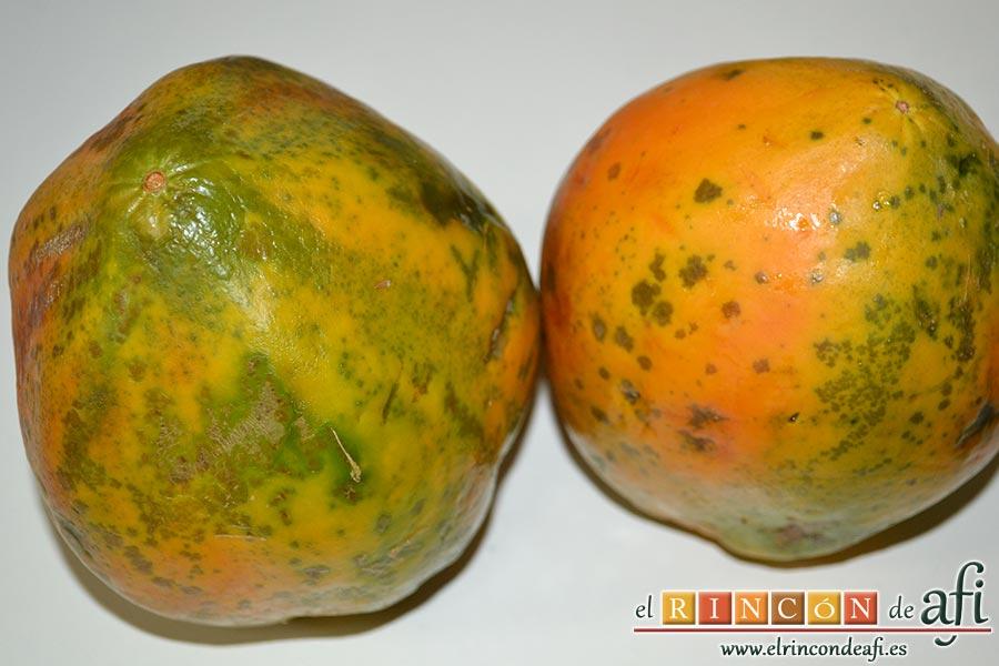 Crema de papaya, cogemos las papayas, y las pelamos, las despepitamos y las troceamos