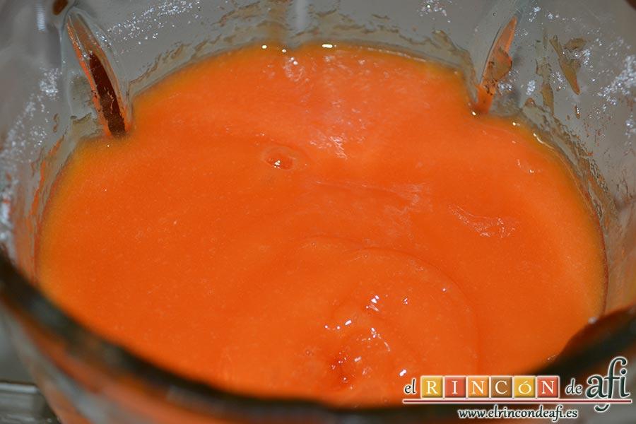 Crema de papaya, trituramos muy bien y obtendremos un puré de papayas bien espeso