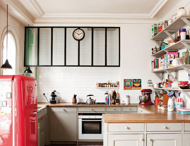 Frigorífico rojo para la cocina