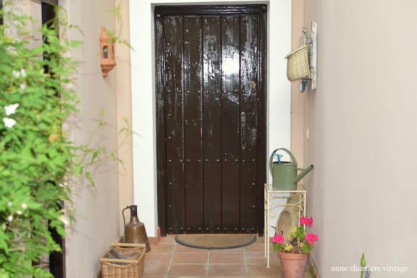 www.annecharriere.com, deco porche entrada, objetos reciclados,
