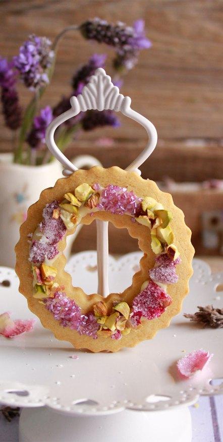 Cucuruchos de chocolate, helado de chocolate, Manu el Chef receta helado, Sweets and Gifts, helados, crema chocolate, helados de verano, recetas para niños, Shortbread lavander, petalos de rosa comestible, pistachos, lavanda