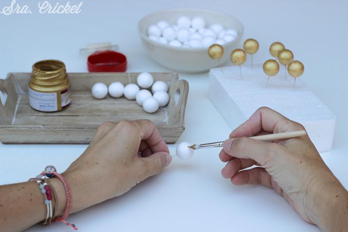 pintando bolitas poliespan