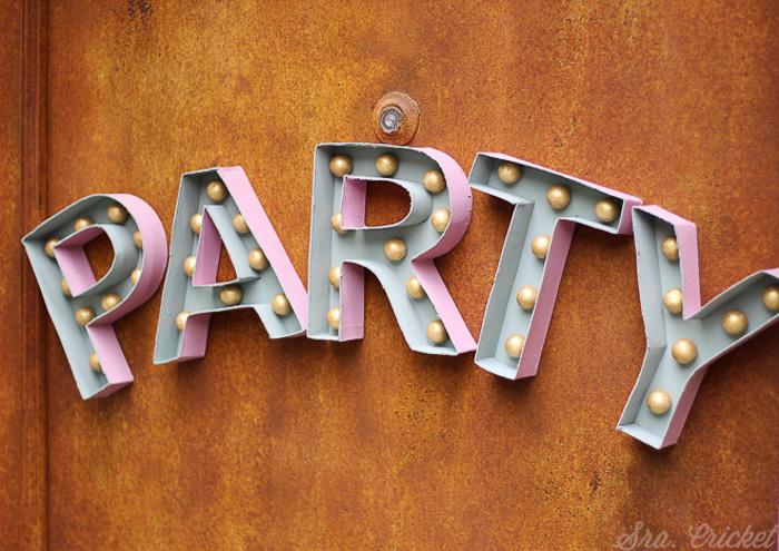 letras de carton luminosas falsas