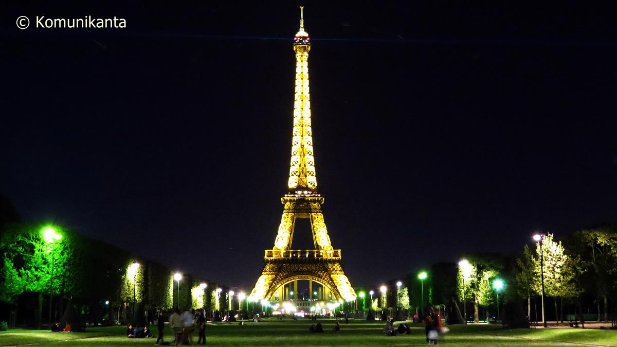Torre Eiffel desde el paseo Champ de Mars