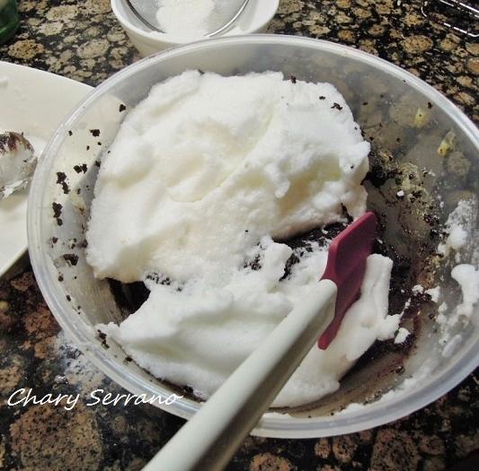 BROWNIE DE CHOCOLATE NEGRO, CON SORPRESA OREO