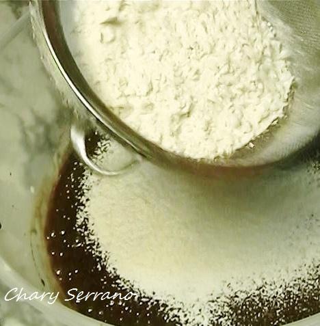 BROWNIE DE CHOCOLATE NEGRO, CON SORPRESA OREO