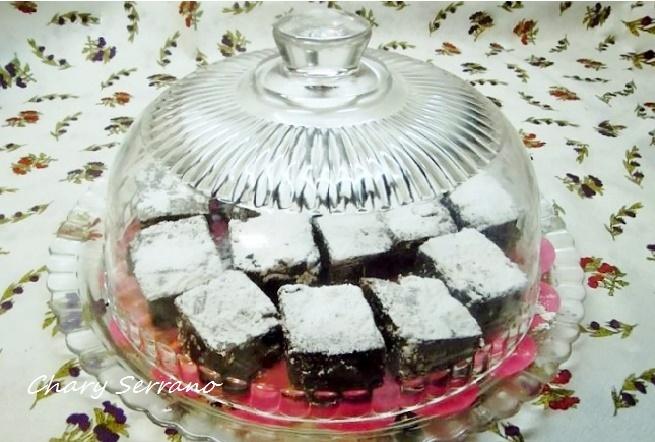 BROWNIE DE CHOCOLATE NEGRO, CON SORPRESA OREO
