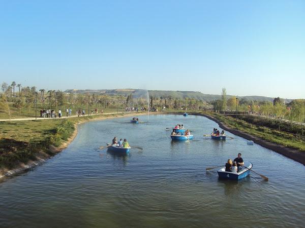 Podrás pasear en barca por el Embarcadero del Parque Europa