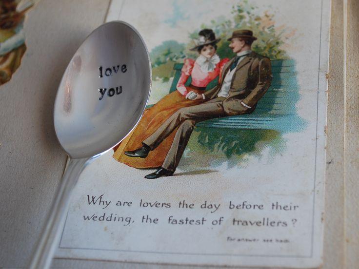 Cucharas de plata con mensaje