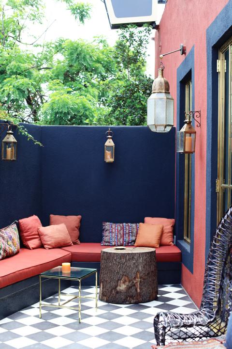 Decorar exteriores con troncos