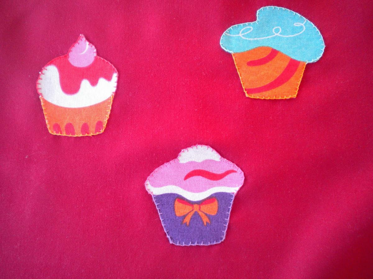 Manualidades Caseras Faciles Delantar de Cup Cake cosidos con punto Festón con hilos de colores