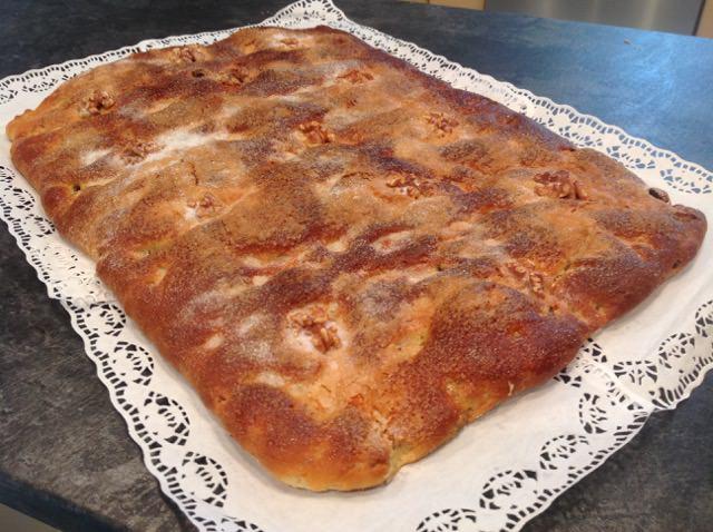 Coca de brioche con nueces y pasas05_mini