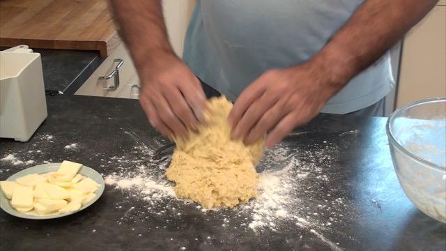 Coca de brioche con nueces y pasas25_mini