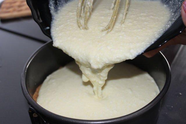 añadir la mezcla en el molde