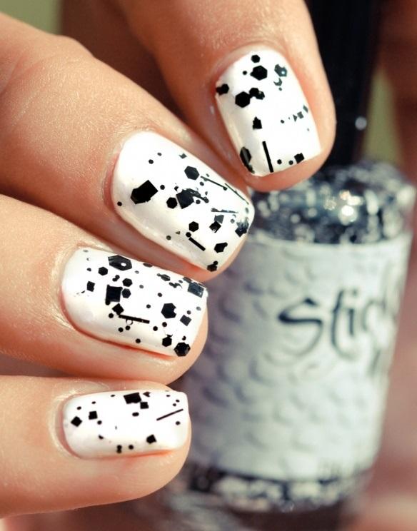 uñas cortas blanco y negro