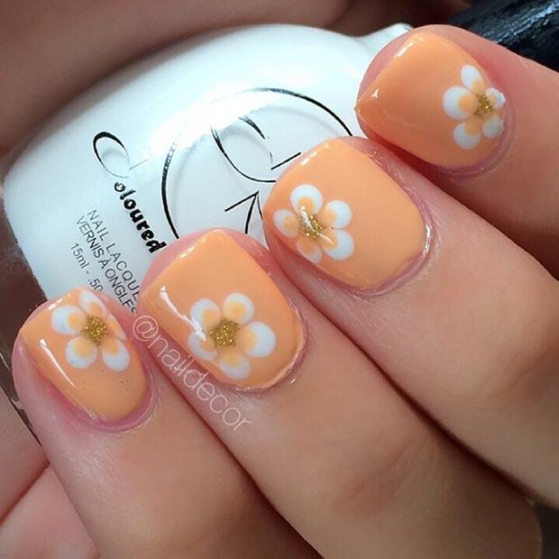 uñas cortas con flores