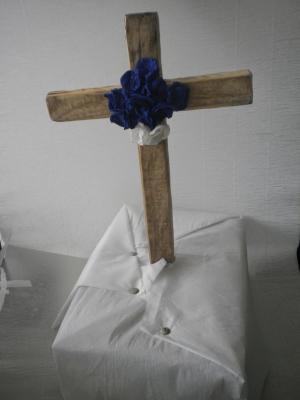 Manualidades Caseras Inma cruz de mayo con flores de papel