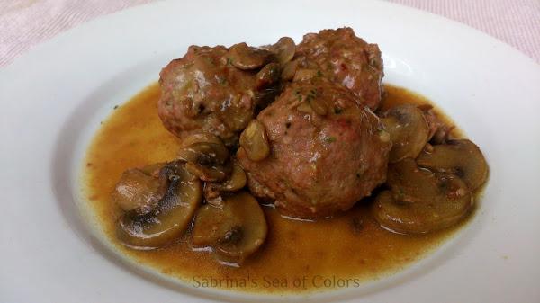Albóndigas_con_salsa_de_champiñones
